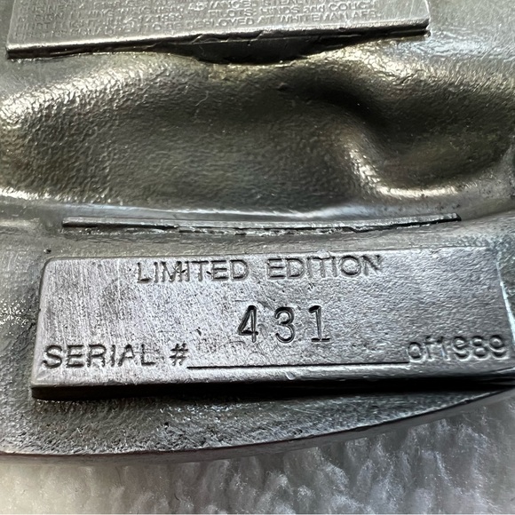 B-2 Stealth Bomber Commemorative Metal Belt Buckle - Picture 4 of 5